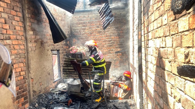 Rumah Dua Lantai di Jambi Timur Ludes Terbakar, Satu Warga Alami Luka Bakar